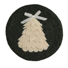 Load image into Gallery viewer, Chrismas Felted Trivet