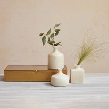 Load image into Gallery viewer, Set/3 Ivory Vases