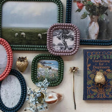 Load image into Gallery viewer, 4x4 Resin Bobbin Photo Frame
