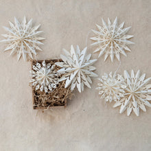 Load image into Gallery viewer, 72" Snowflake Garland