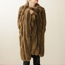 Load image into Gallery viewer, 60" x 50" Brown Faux Fur Ribbed Throw